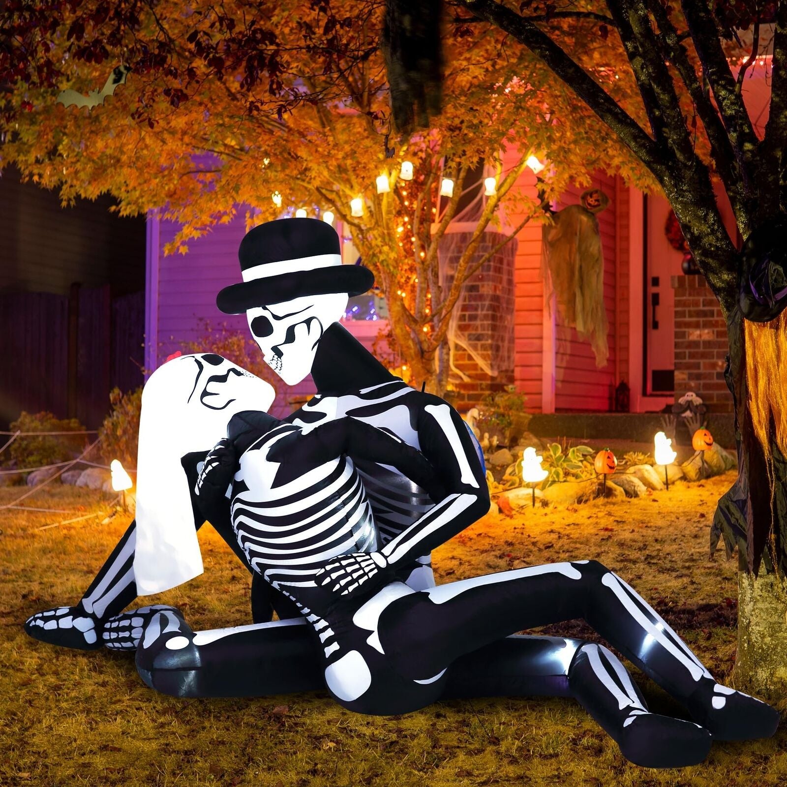 "8.5 FT Giant Cuddling Skeleton Couple Halloween Inflatable Decoration"